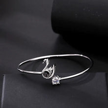 Load image into Gallery viewer, Custom Projection Bracelet – Personalized Photo Heart Jewelry Gift for Her