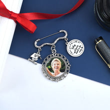 Load image into Gallery viewer, Personalized Graduation Cap Memorial Tassel Brooch Pin – Class of 2025 Sympathy Gift
