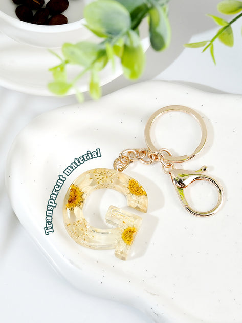 Personalized Beige Dried Flower Letter Keychain – Custom Initial Bag Charm