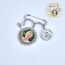 Load image into Gallery viewer, Personalized Graduation Cap Memorial Tassel Brooch Pin – Class of 2025 Sympathy Gift