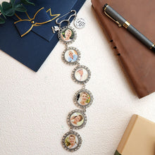 Load image into Gallery viewer, Personalized Graduation Cap Memorial Tassel Brooch Pin – Class of 2025 Sympathy Gift
